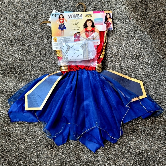 Wonder Woman 2 in 1 Size Med & Large - Picture 5 of 11